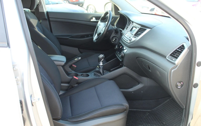 Hyundai Tucson cena 59500 przebieg: 152000, rok produkcji 2015 z Ostrowiec Świętokrzyski małe 211
